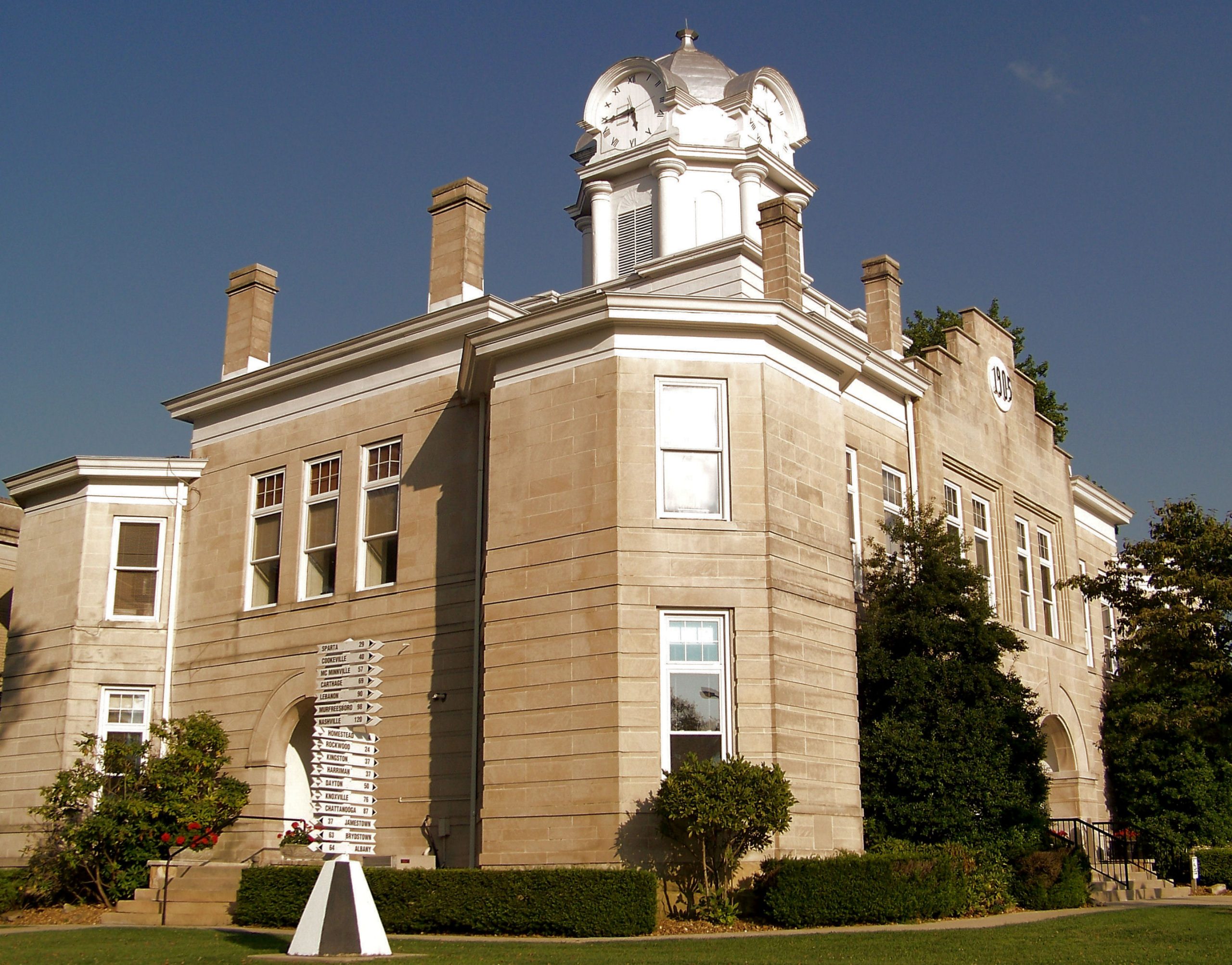 Cumberland County Courthouse in downtown Crossville, Tennessee