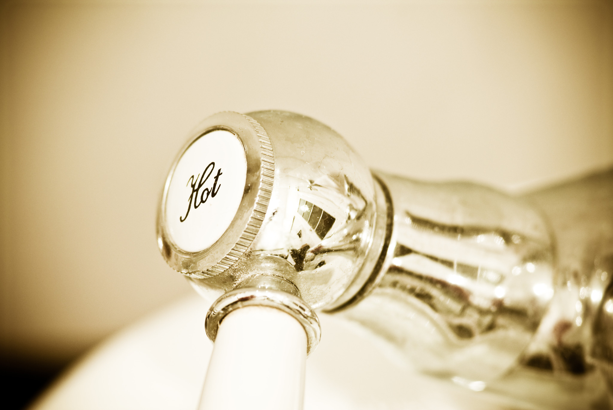 Tips to Get a Reluctant Bather With Dementia in the Tub Tips to Get a Reluctant Bather With Dementia in the Tub